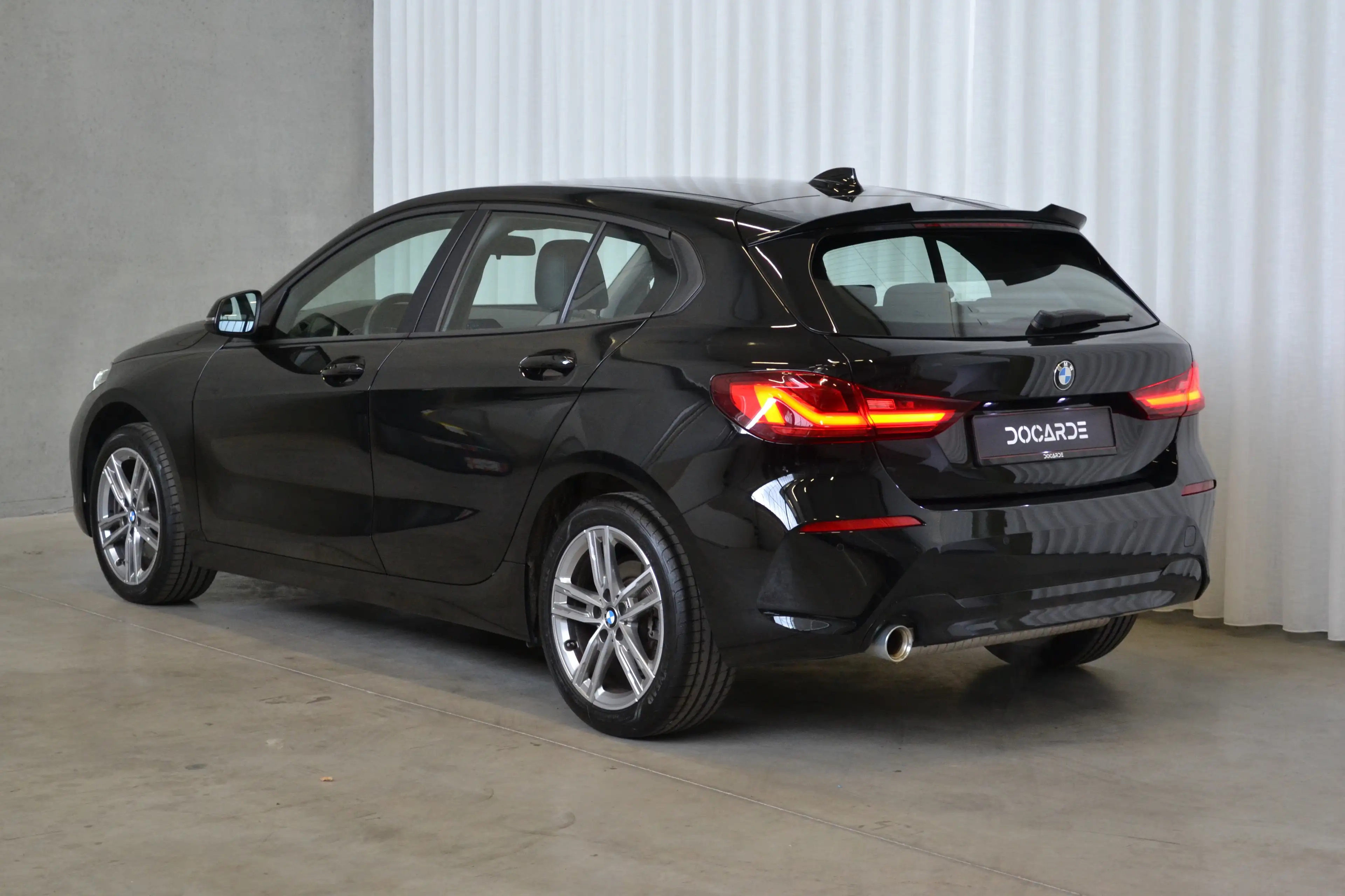 BMW 116 iA | ZWARTE GRILLE | SPOILER | 17" M-VELGEN | SPORTZETELS | BMW LIVE COCKPIT PROFESSIONAL | LED | 12M GARANTIE — photo 14
