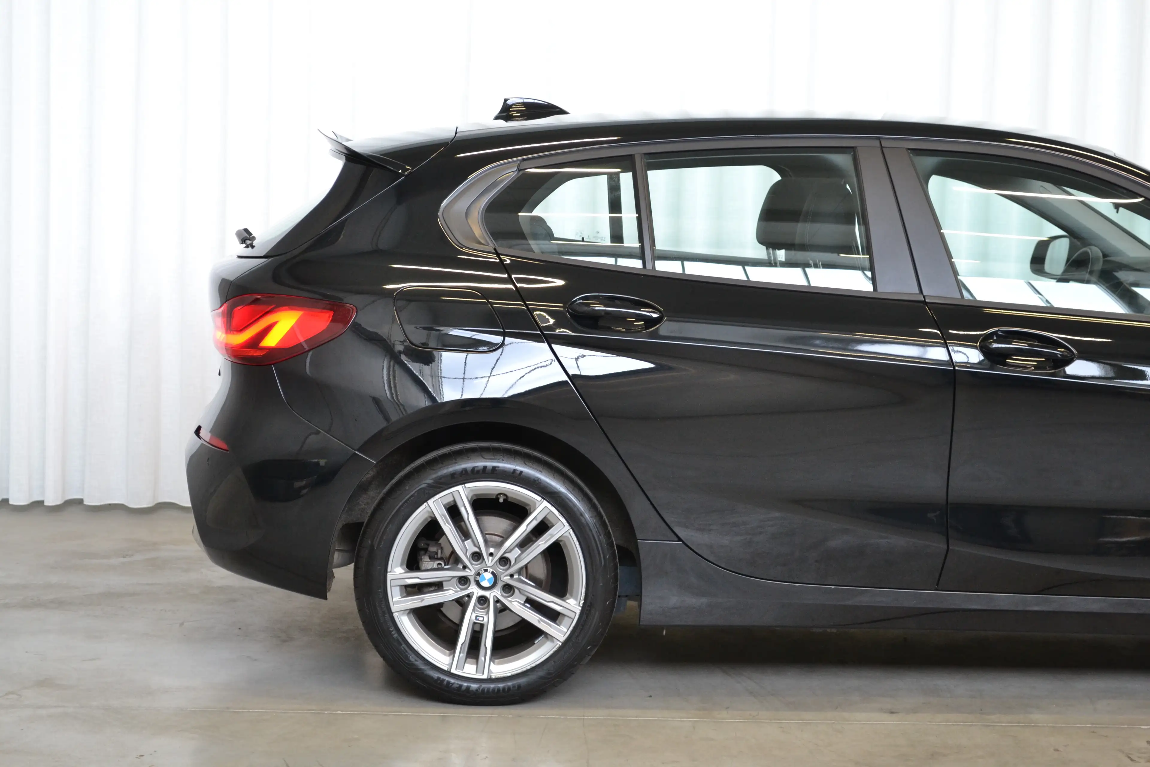 BMW 116 iA | ZWARTE GRILLE | SPOILER | 17" M-VELGEN | SPORTZETELS | BMW LIVE COCKPIT PROFESSIONAL | LED | 12M GARANTIE — photo 8