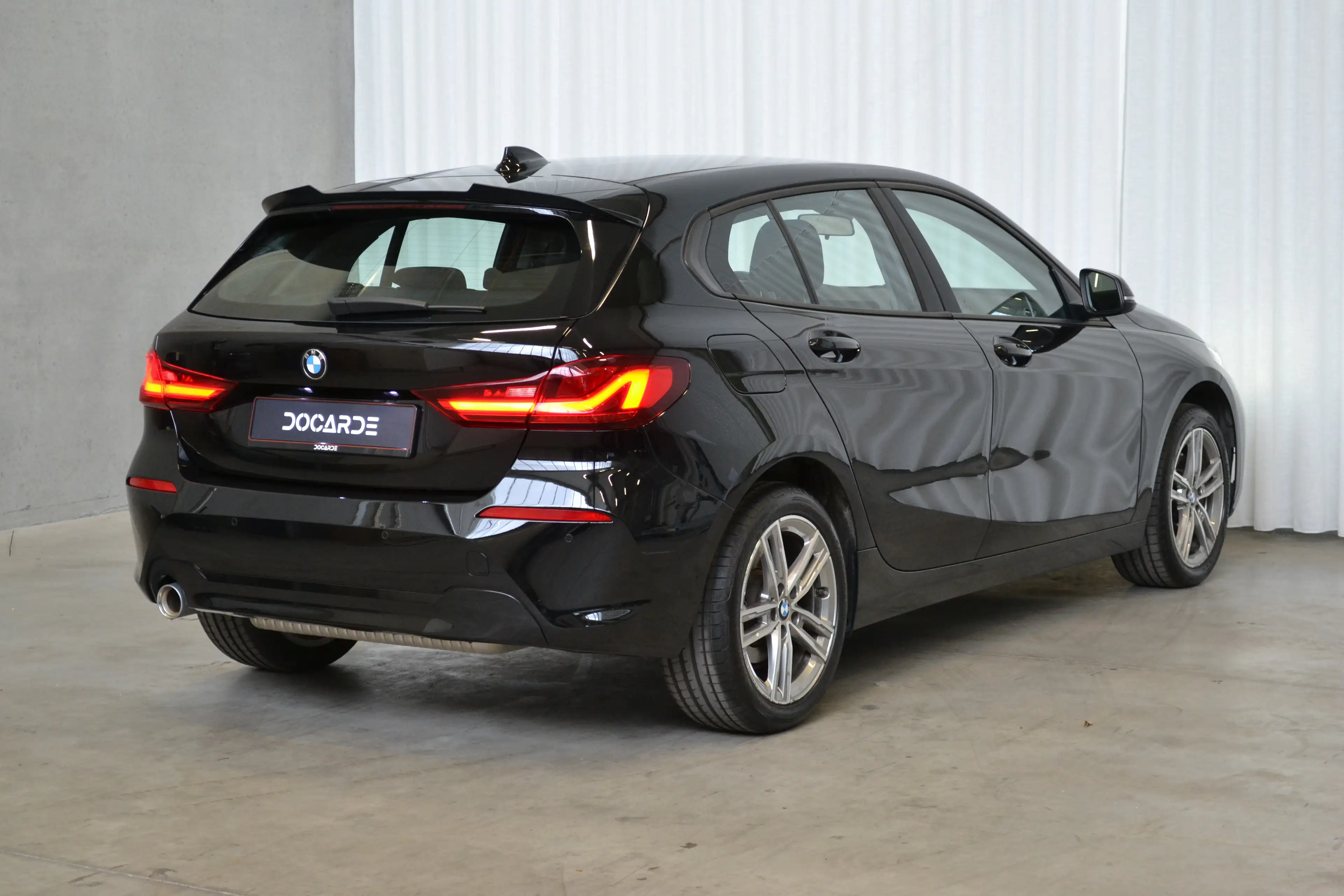 BMW 116 iA | ZWARTE GRILLE | SPOILER | 17" M-VELGEN | SPORTZETELS | BMW LIVE COCKPIT PROFESSIONAL | LED | 12M GARANTIE — photo 12