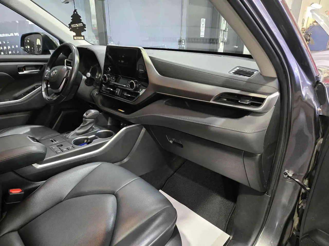 Toyota Highlander снимка Toyota Highlander