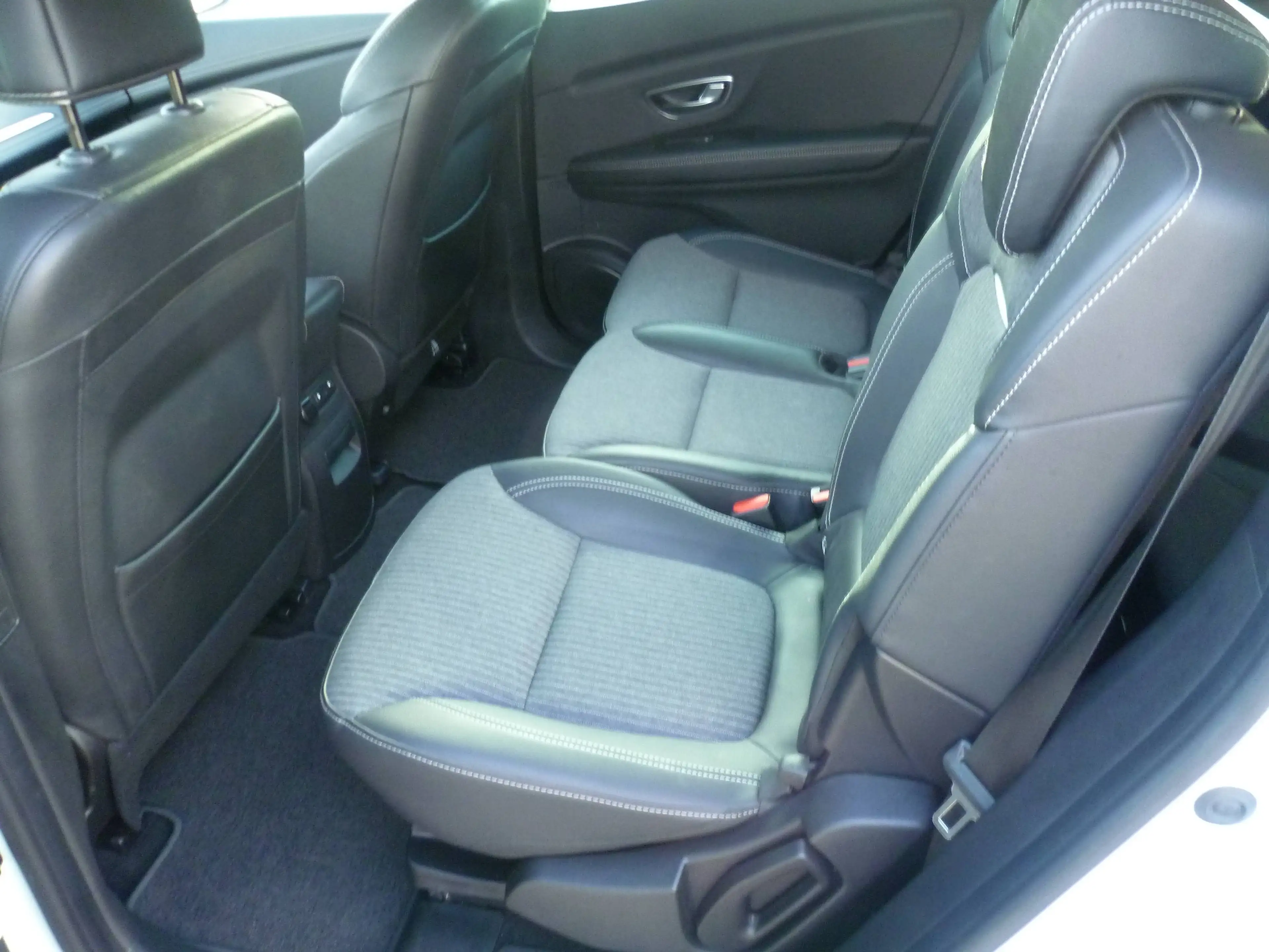 Renault Scenic TCe 140 GPF TECHNO / 7-Sitze — photo 11