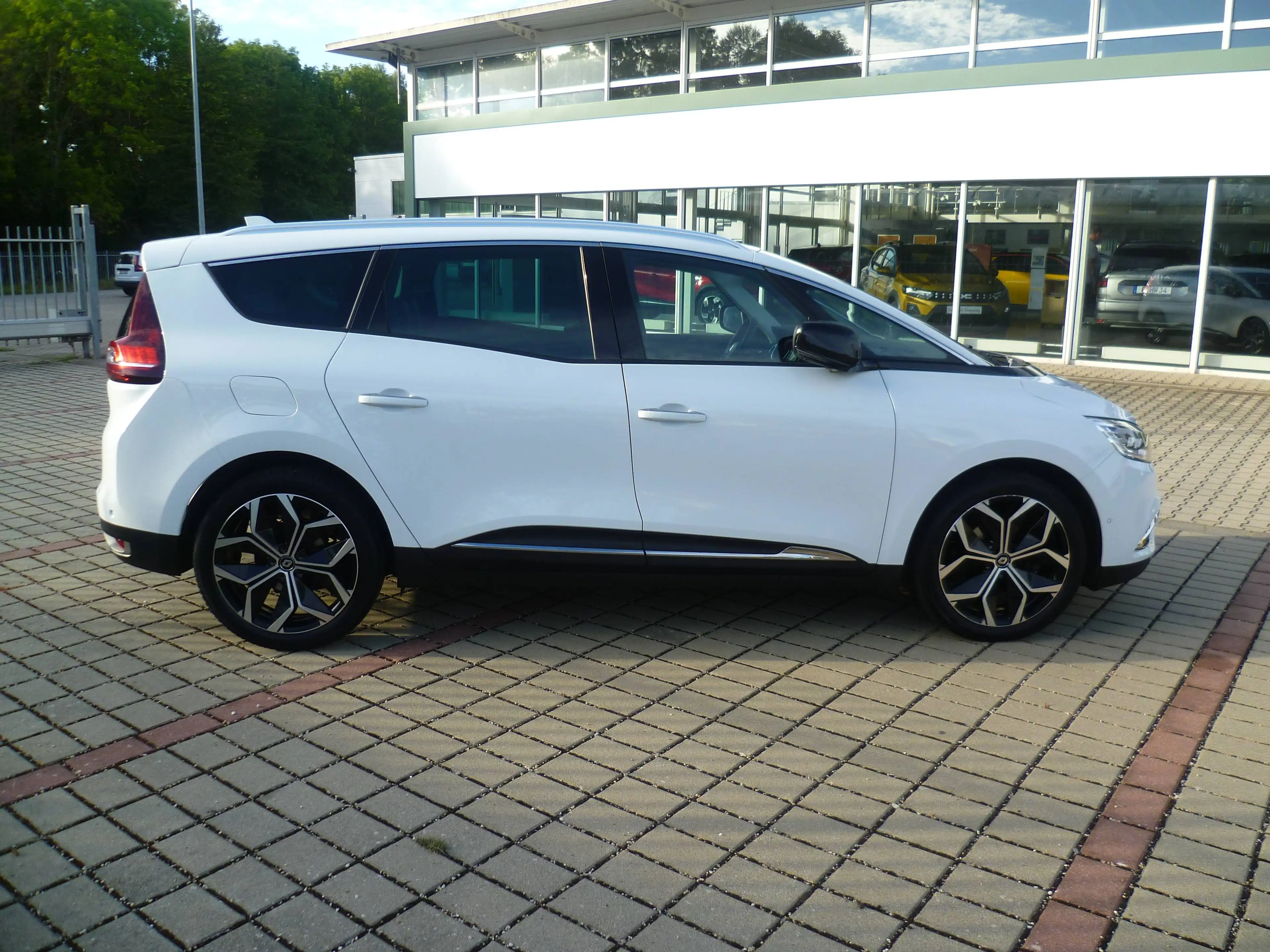 Renault Scenic TCe 140 GPF TECHNO / 7-Sitze — photo 6