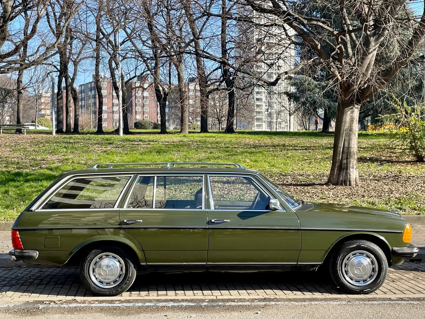 Mercedes-Benz 230 TE Groen - 1