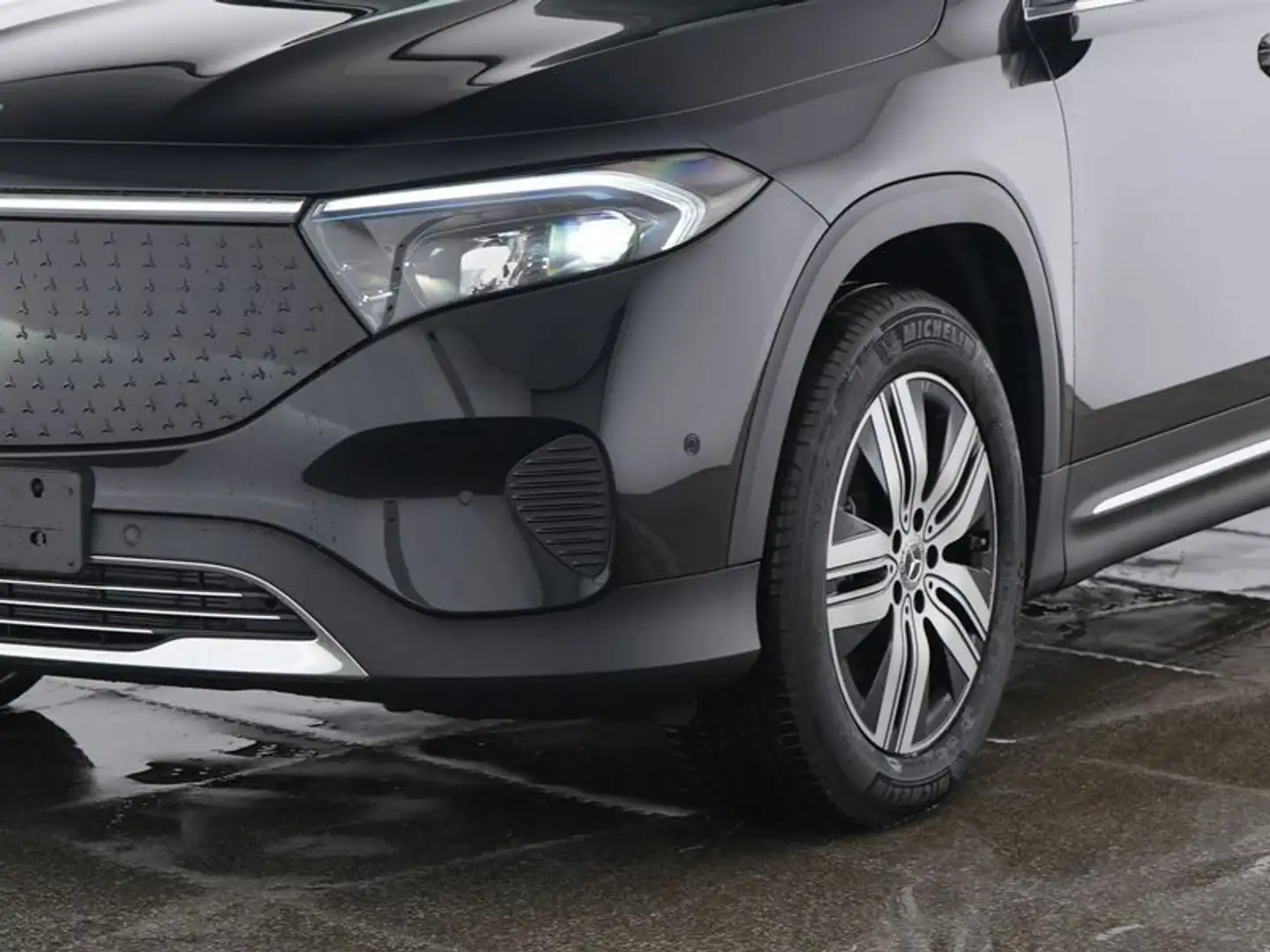 Mercedes-Benz EQB 300 4M PROG-ADV FAP KAMERA VZA AMBIENTE WDGS Schwarz - 2