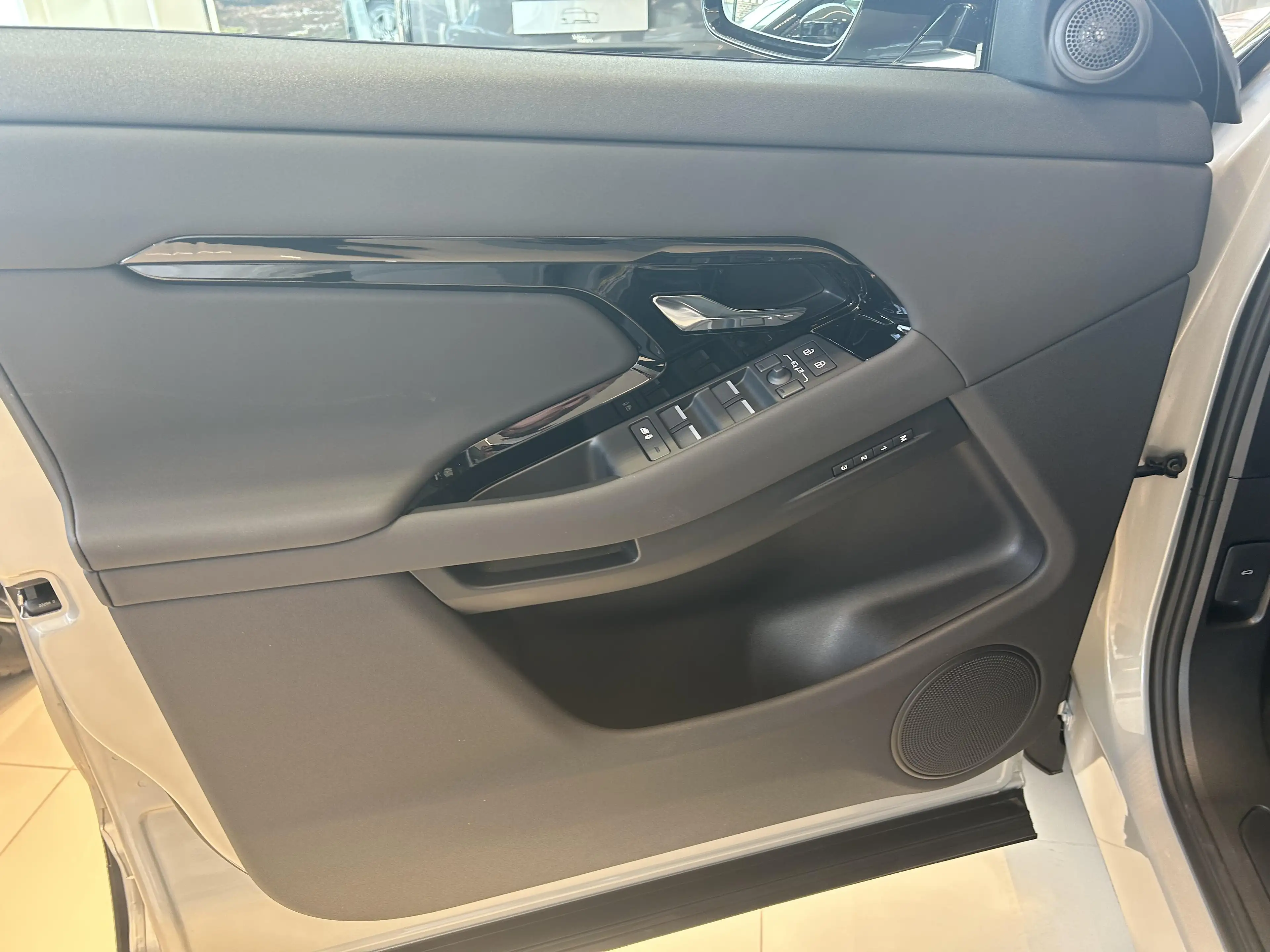 Land Rover Range Rover Evoque P270e S AWD Auto. 26MY — photo 13