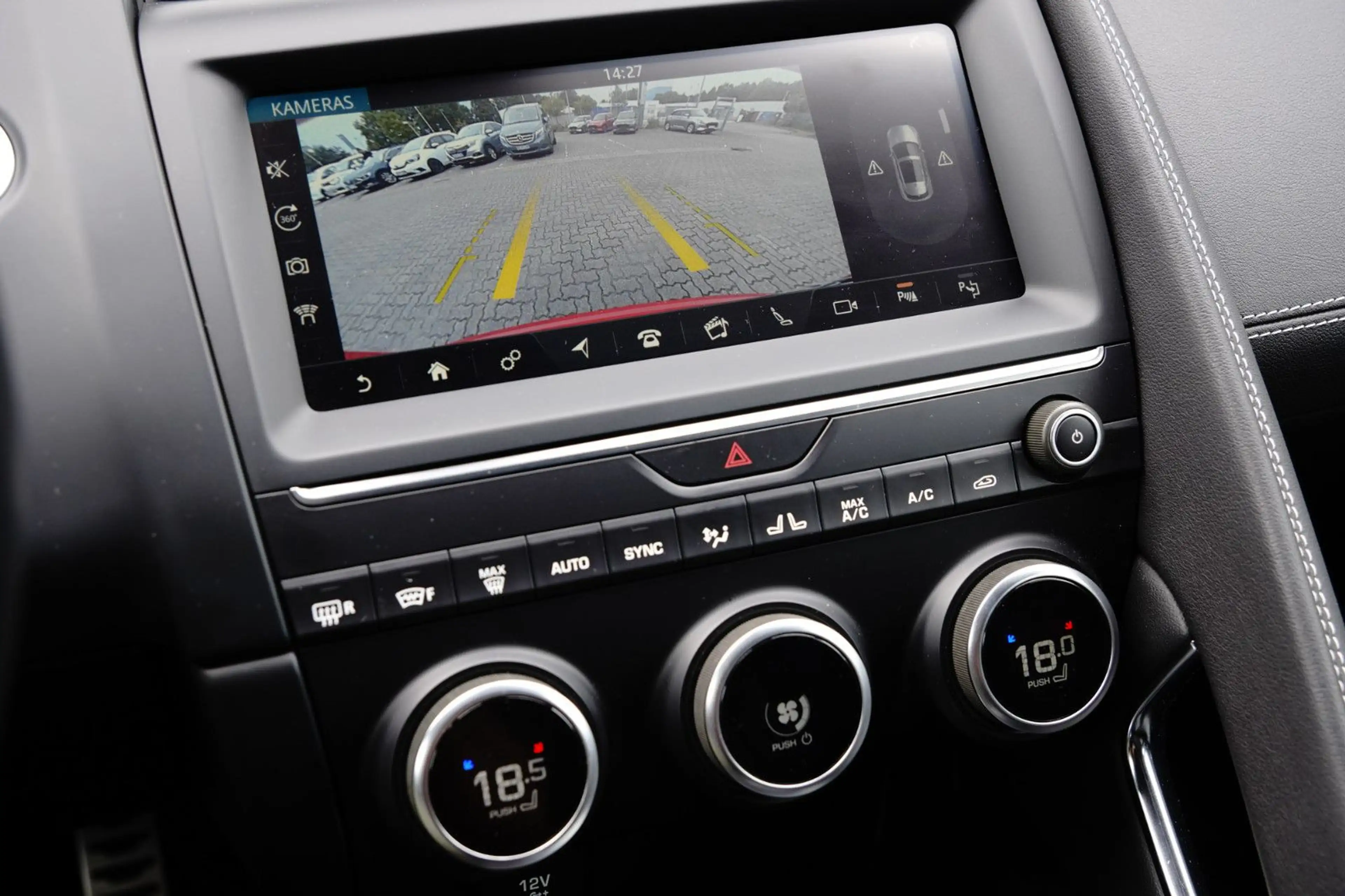 Jaguar E-Pace E-PACE R-Dynamic HSE AWD — photo 13