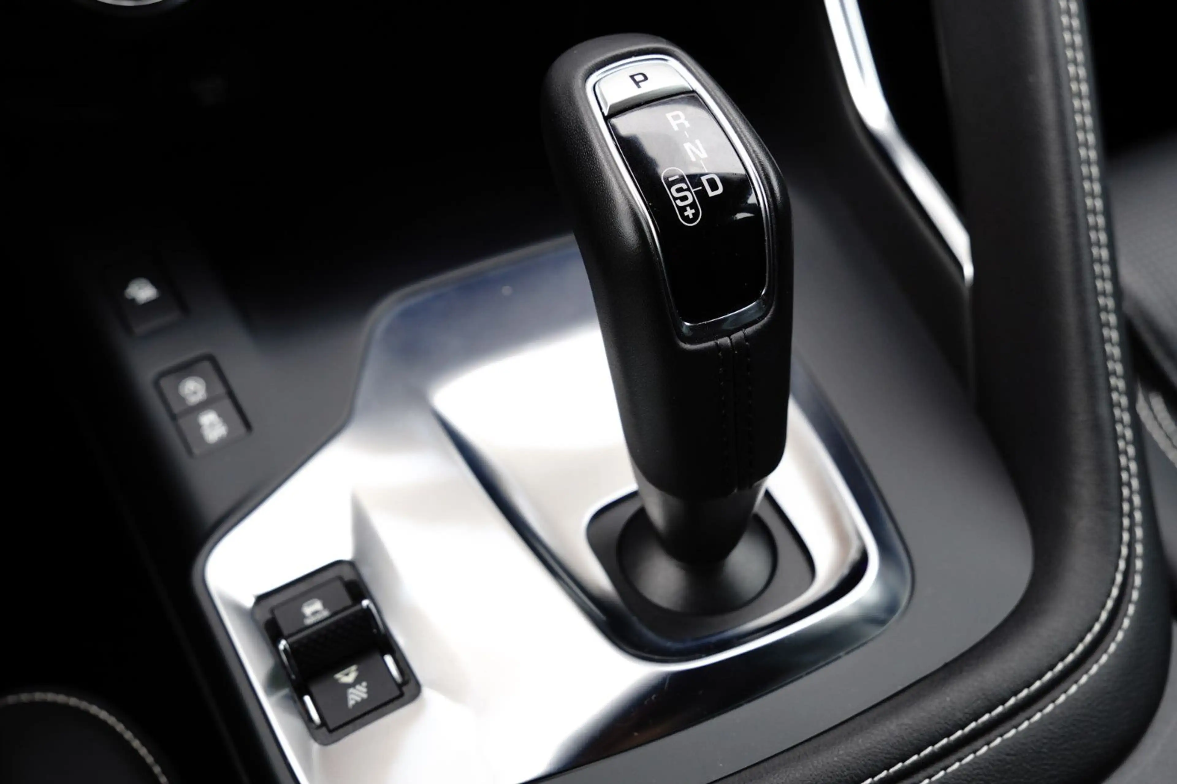 Jaguar E-Pace E-PACE R-Dynamic HSE AWD — photo 9