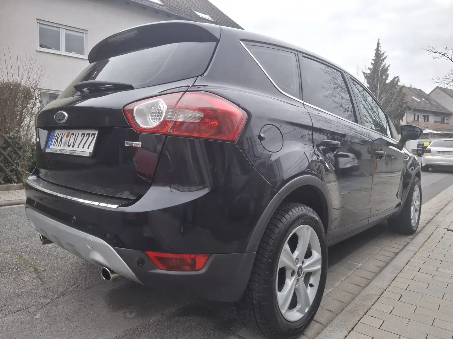 Ford Kuga 2.0 TDCi 2x4 Titanium - 1