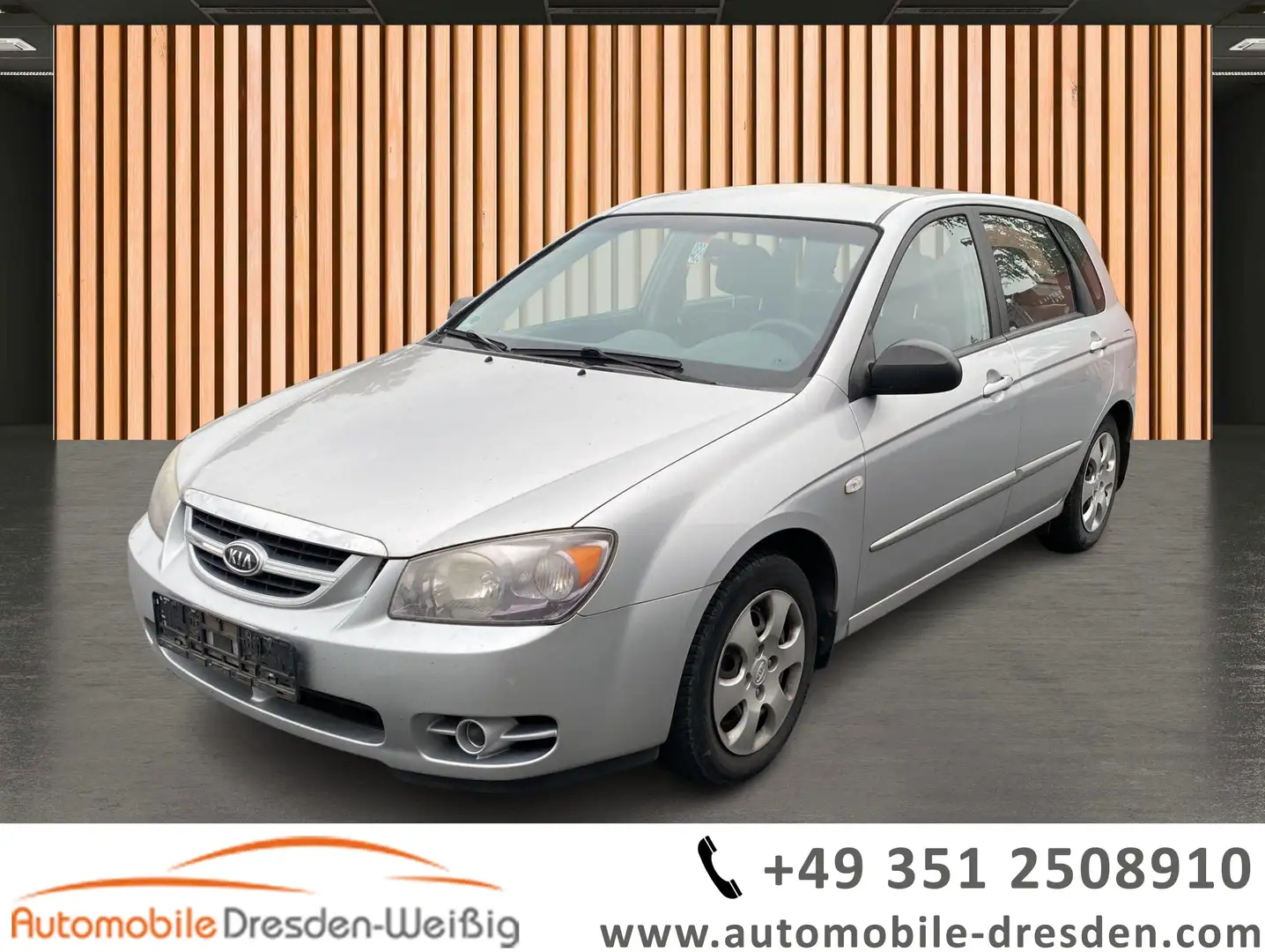 Kia Cerato 1.6 LX Kombi Silber - 1