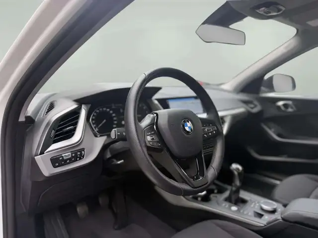 BMW 1 Series view 10