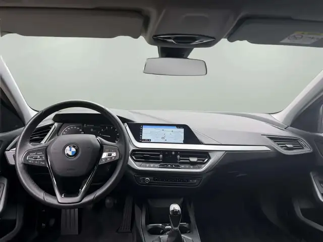 BMW 1 Series view 13