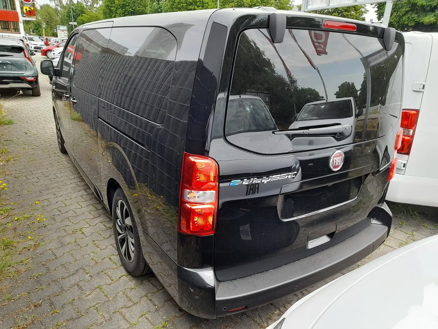 Fiat E-Ulysse L3 75kWh 2023 Lounge Parksensoren vorne & hinten Noir - 2