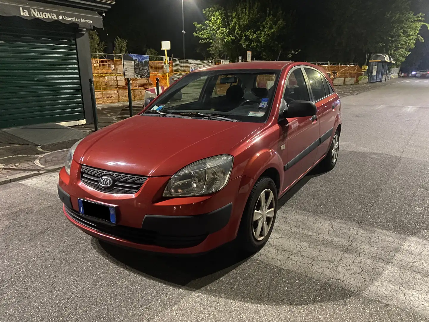 Kia Rio CRDI 5p 1.5 16v Roşu - 1