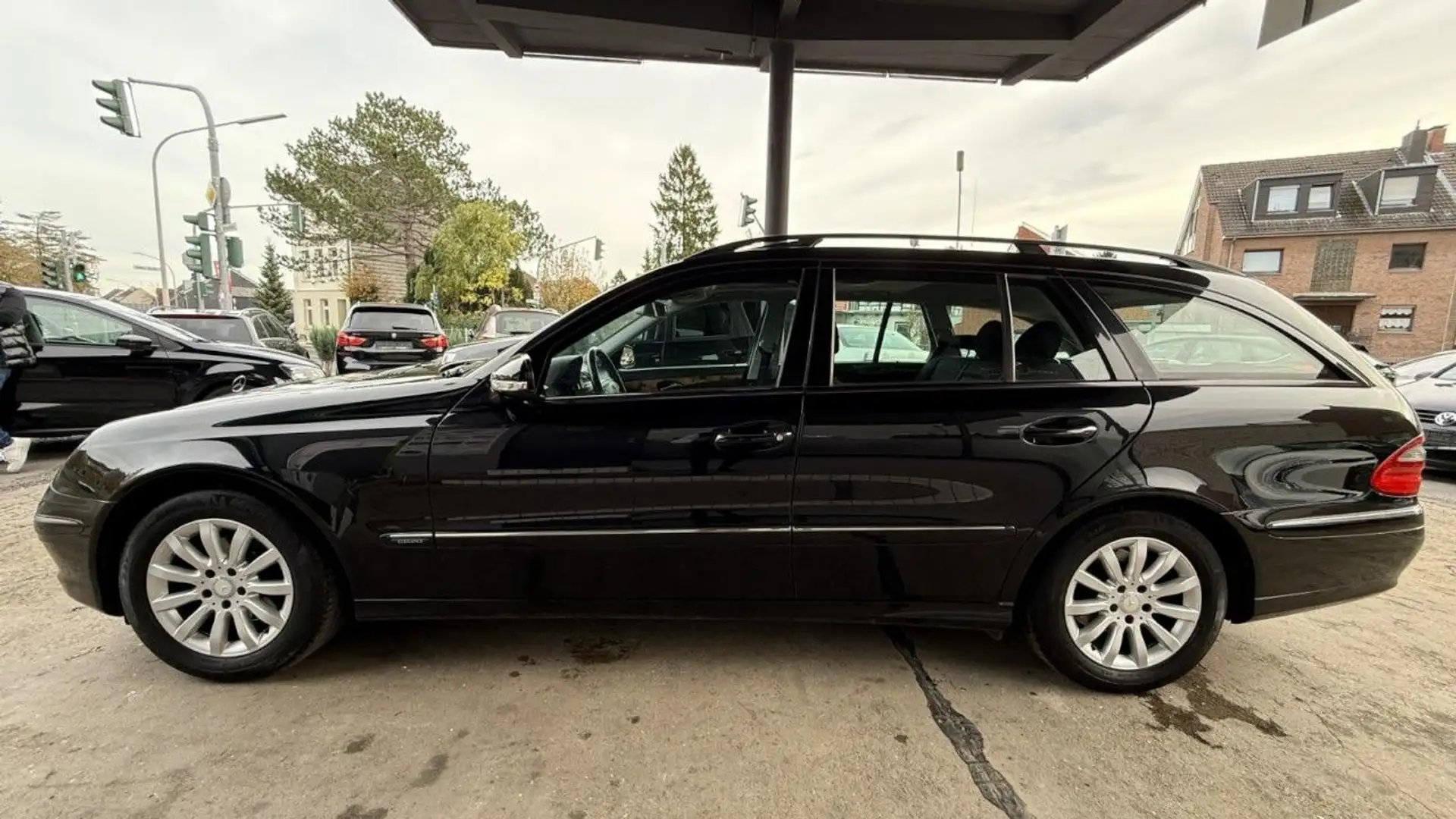 Mercedes-Benz E 220 T CDI*Automatik*Xenon*KlimaA*S-Dach*Pdc*Ahk Schwarz - 2