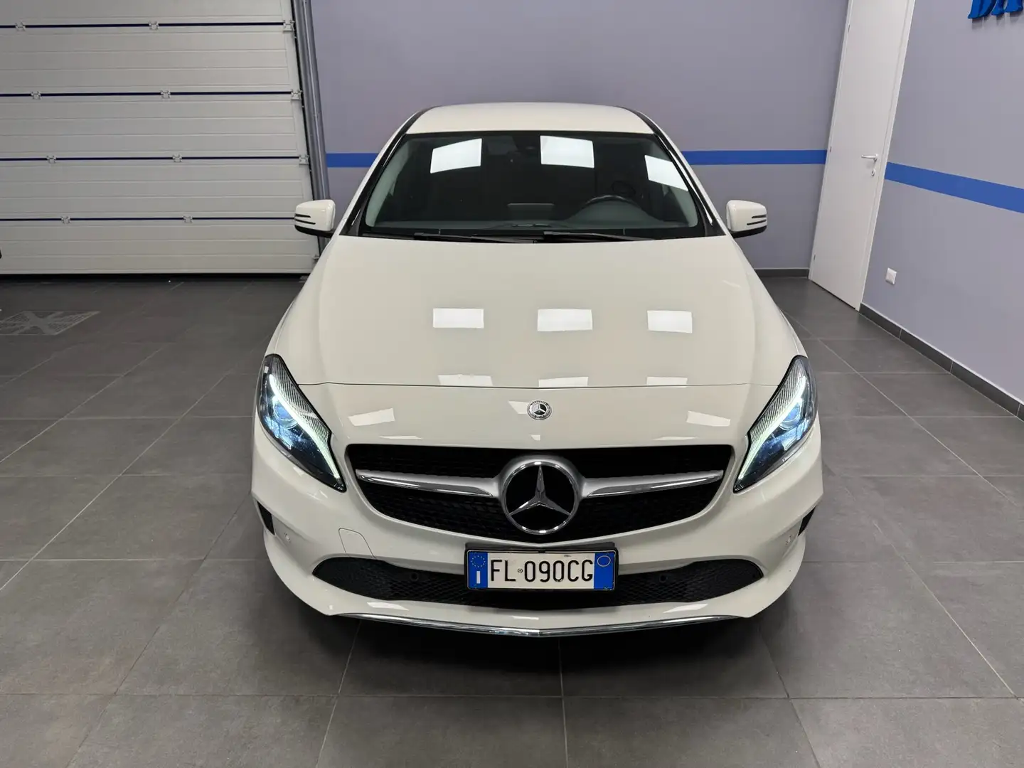 Mercedes-Benz A 180 A 180 d Premium Auto 109cv Bianco - 2