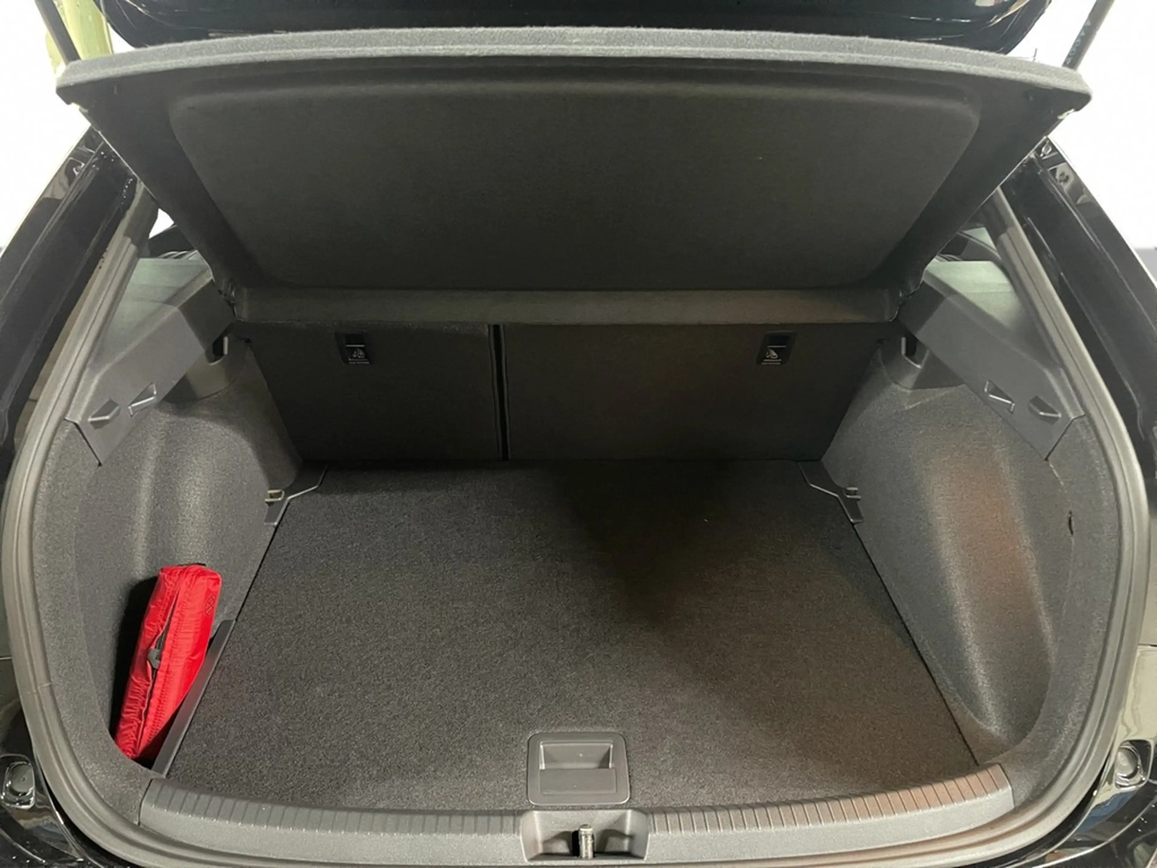 Volkswagen Taigo 1.5 TSI DSG R-Line IQ-LIGHT*NAV*SHZ*ACC*PARKLEN... — photo 11