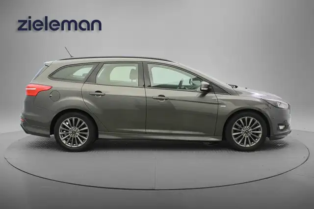 Ford Focus view 17
