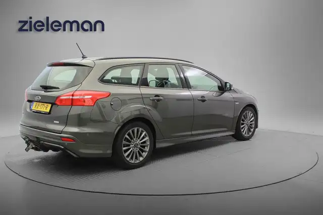Ford Focus view 18