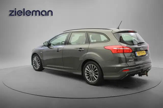 Ford Focus view 3