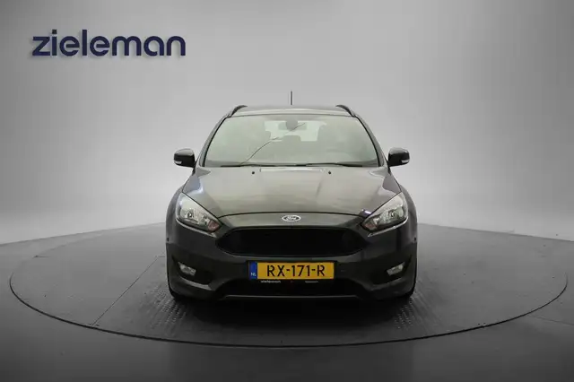 Ford Focus view 16
