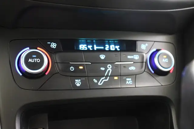 Ford Focus view 8