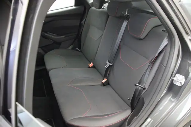 Ford Focus view 12