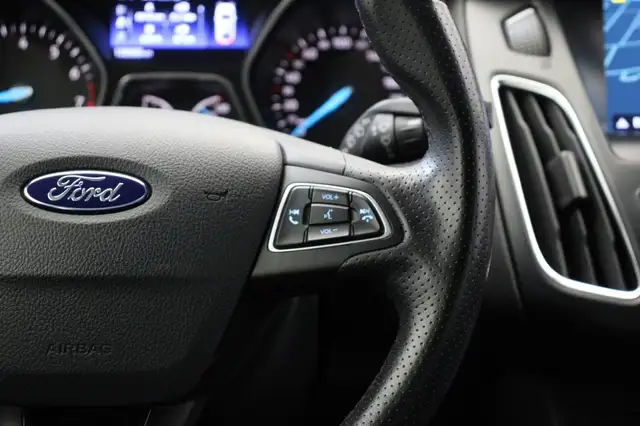 Ford Focus view 23