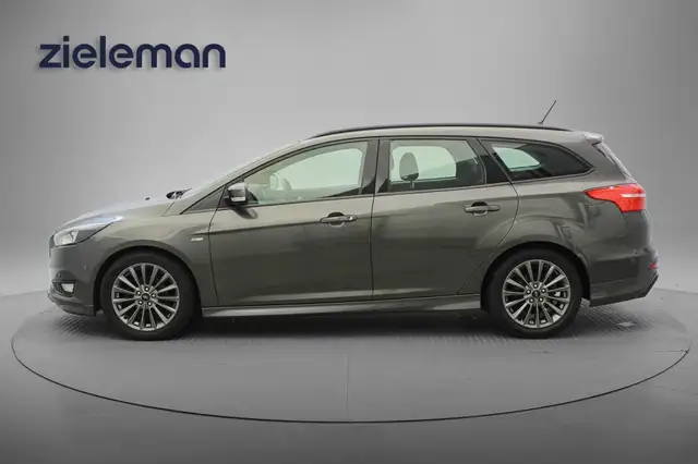 Ford Focus view 20