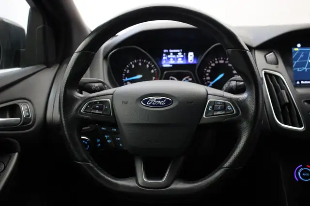 Ford Focus view 22