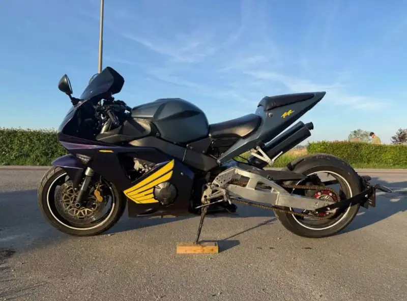 Honda Fireblade - foto 3