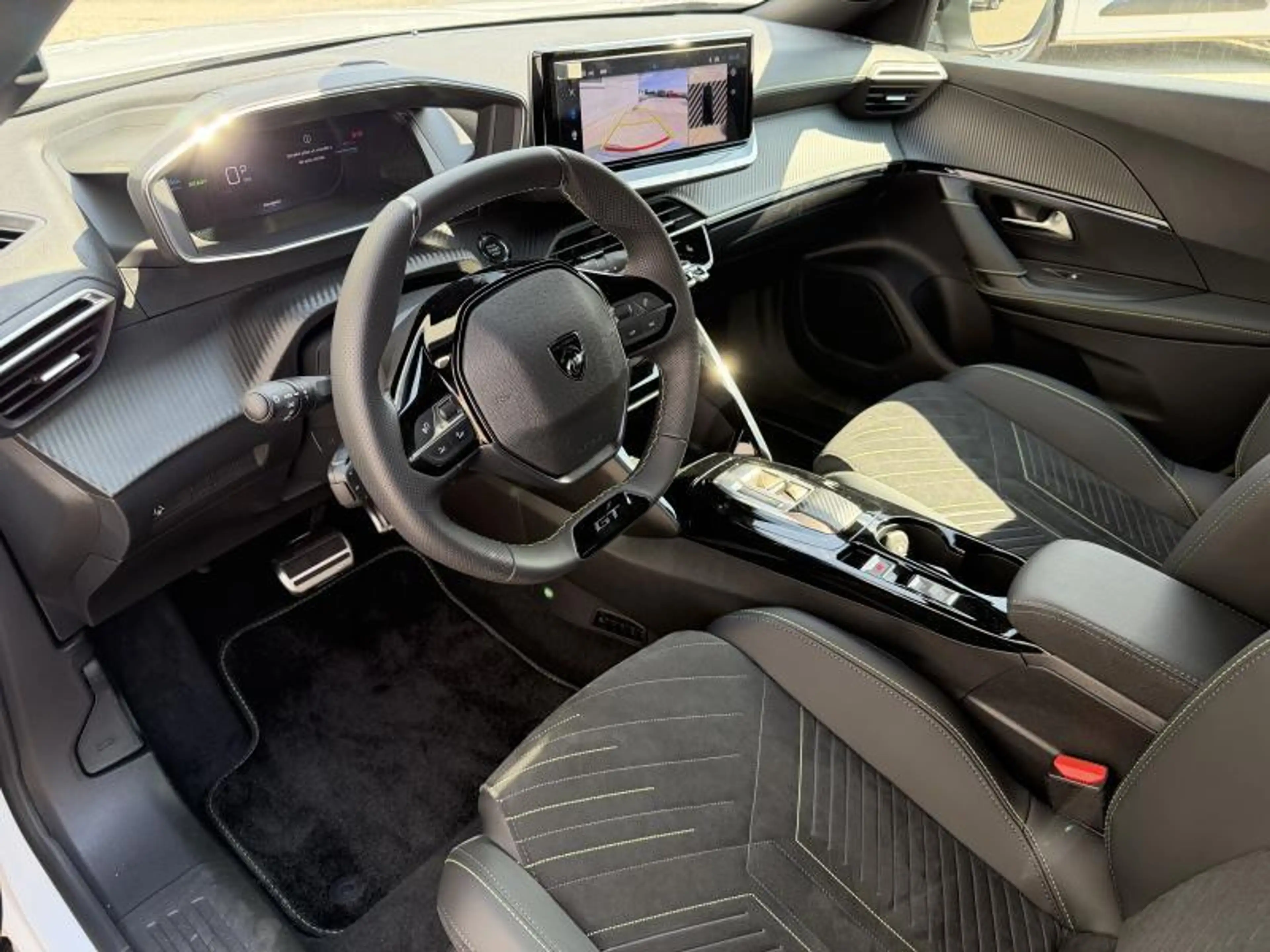 Peugeot e-2008 GT — photo 2