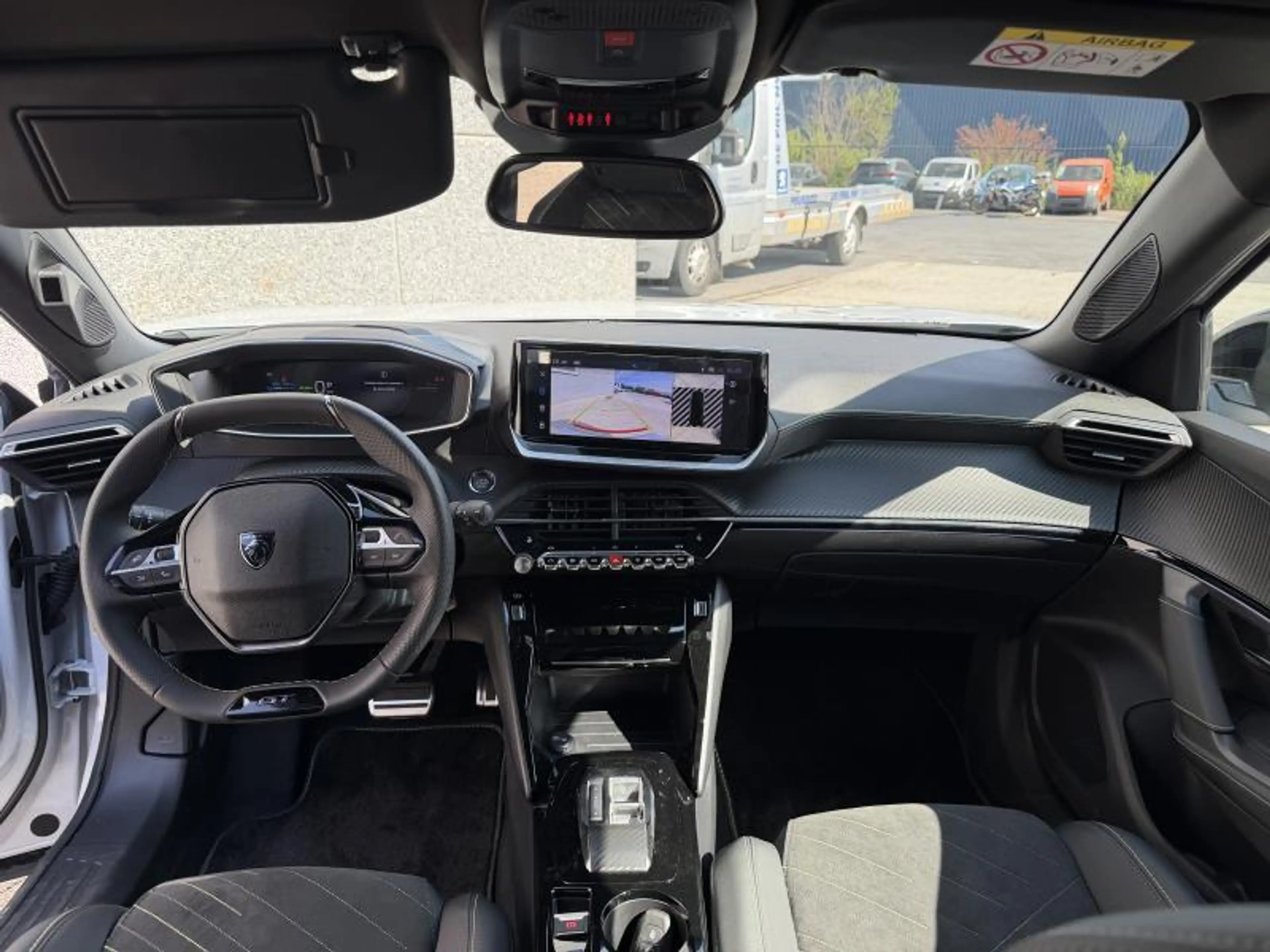 Peugeot e-2008 GT — photo 11