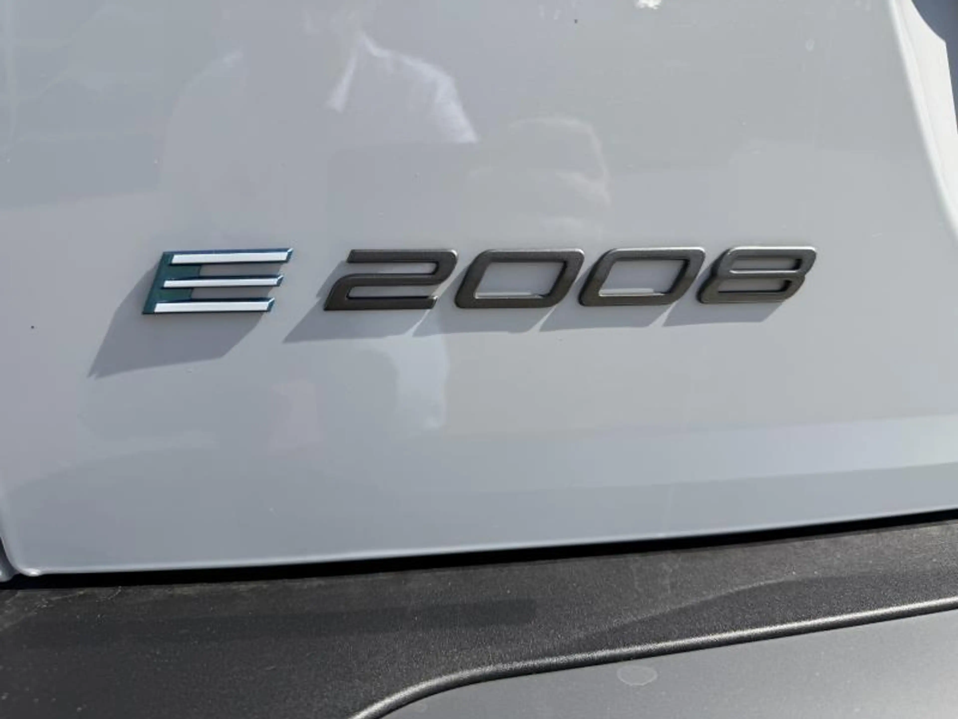Peugeot e-2008 GT — photo 5
