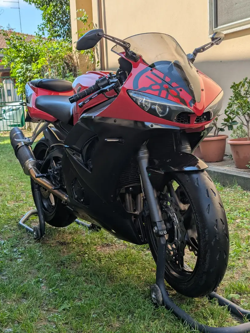 Yamaha YZF-R6 Rosso - 1