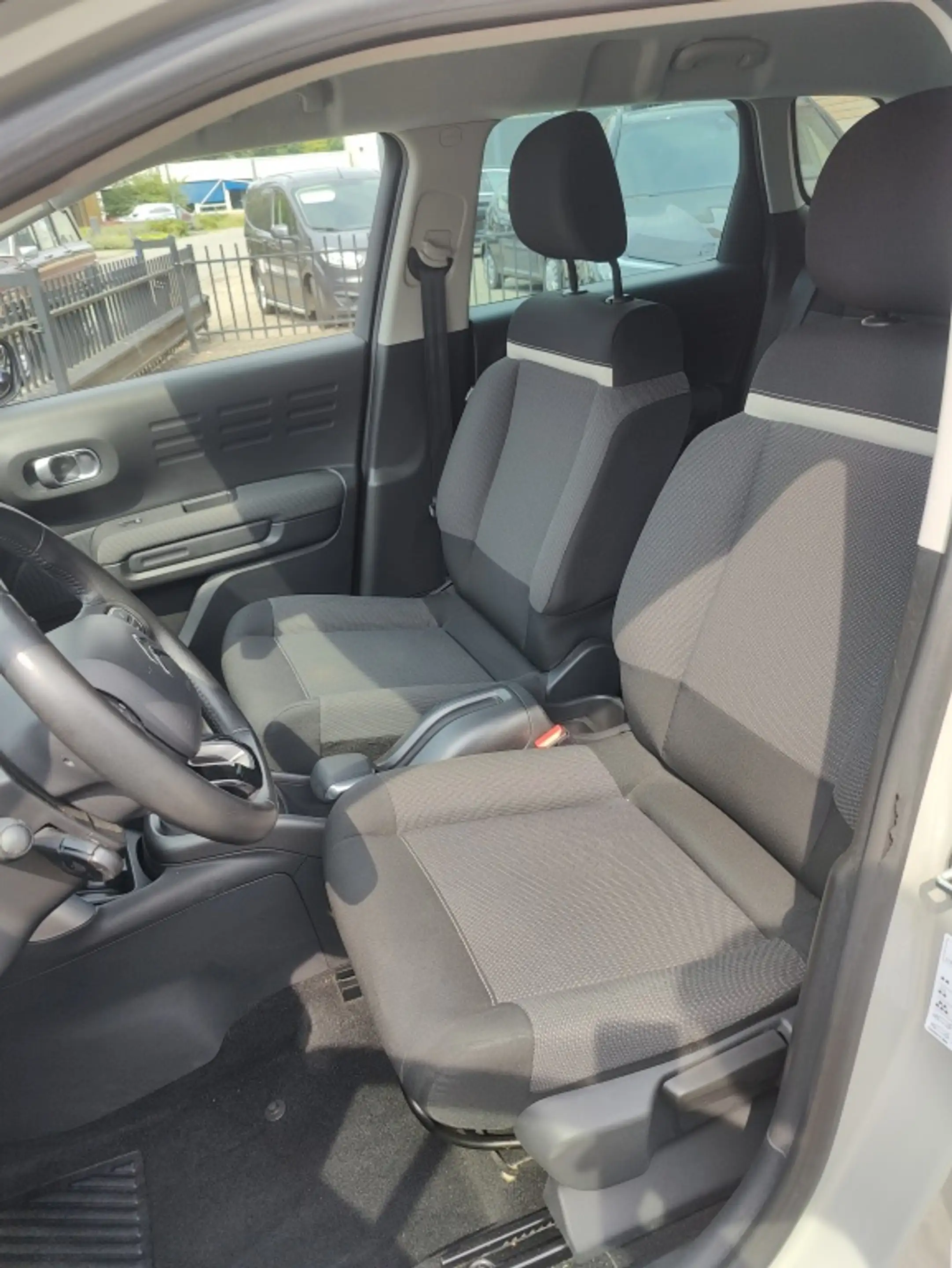 Citroen C3 Aircross 1.2 PT S&S Shine — photo 10