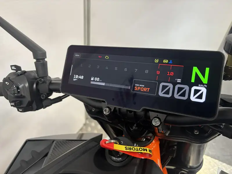 KTM 990 Duke R - foto 8