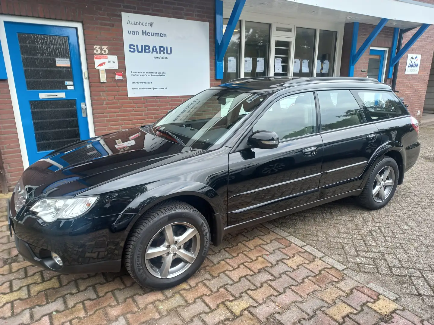 Subaru OUTBACK 2.5i Zwart - 1