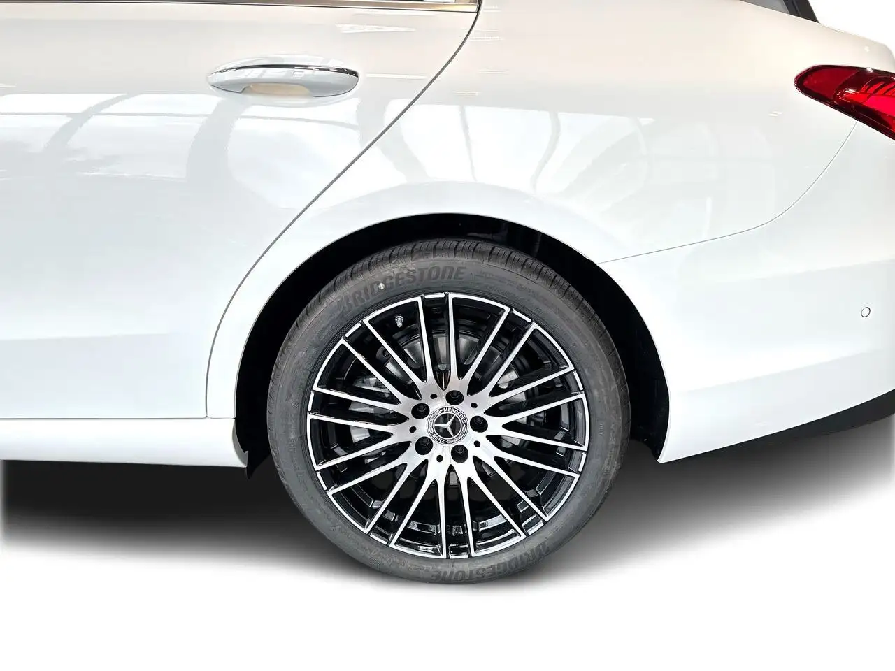 Mercedes-Benz C-Class снимка Mercedes-Benz C-Class