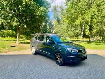 Rodius 2.0 SV200e-XDi 2WD Quartz