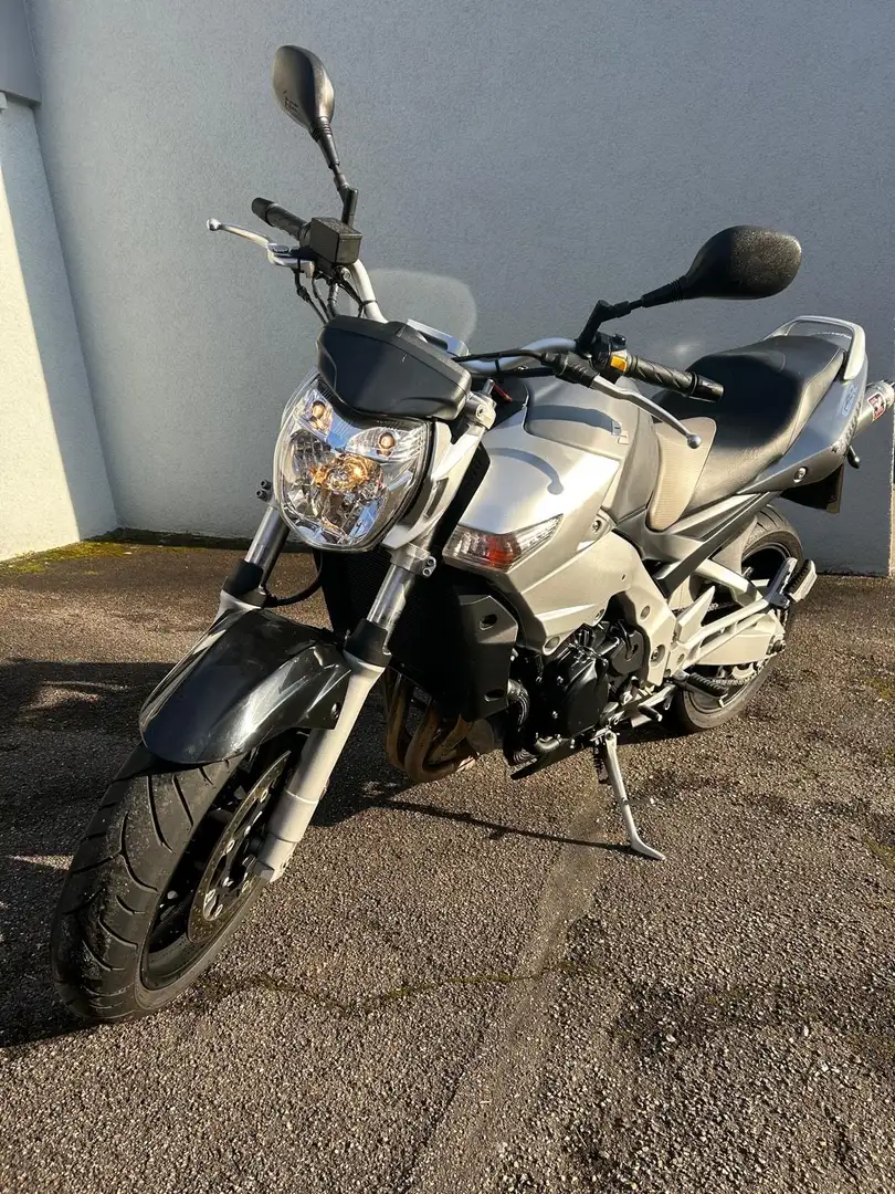 Suzuki GSR 600 - 1
