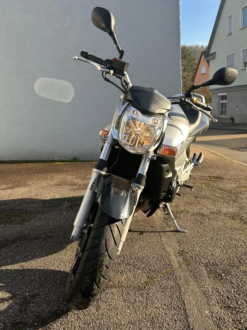 Suzuki GSR 600 - 2