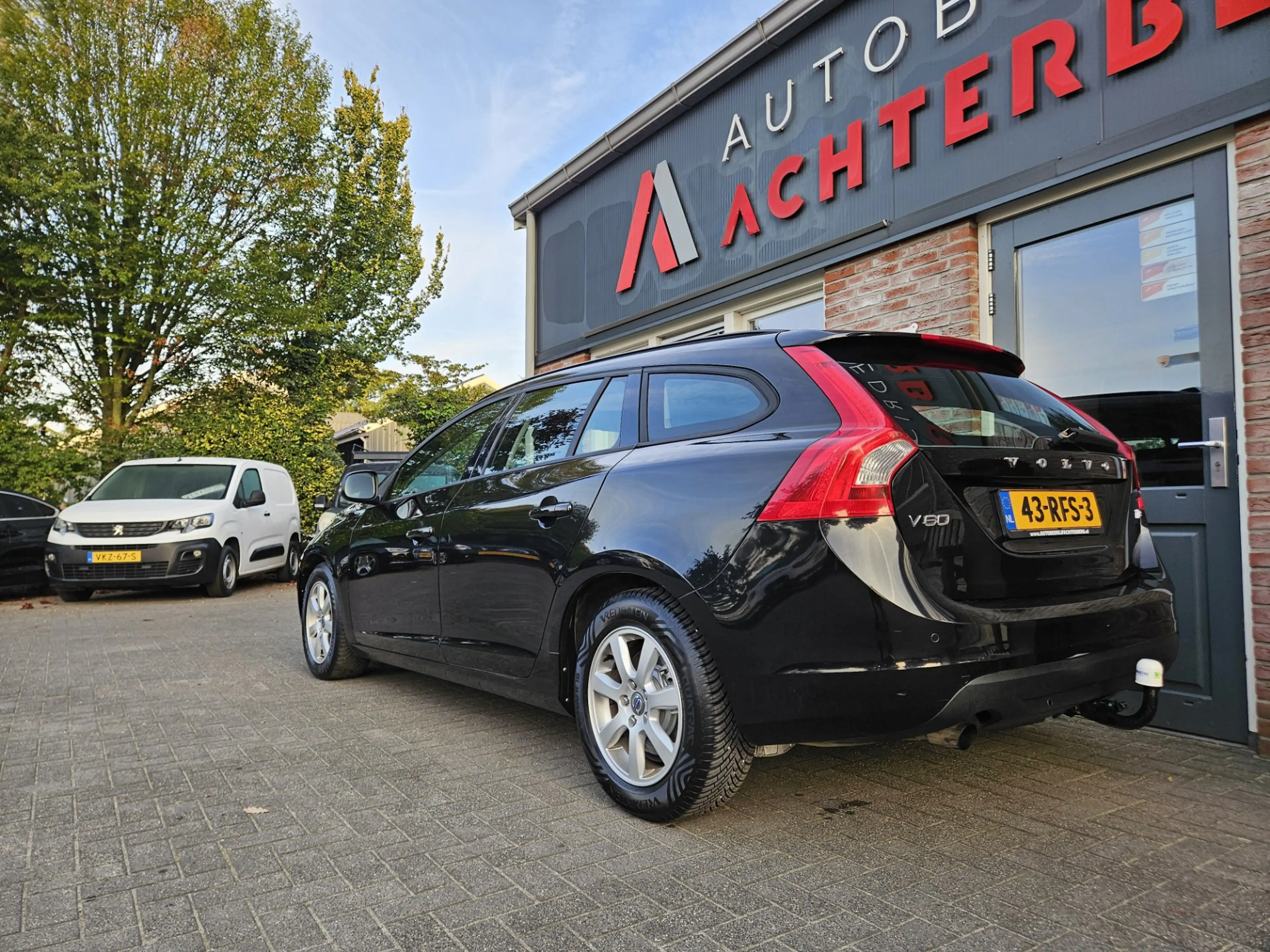 Volvo V60 1.6 T3 Kinetic Trekhaak! Airco/Clima! Cruise Contr — photo 3