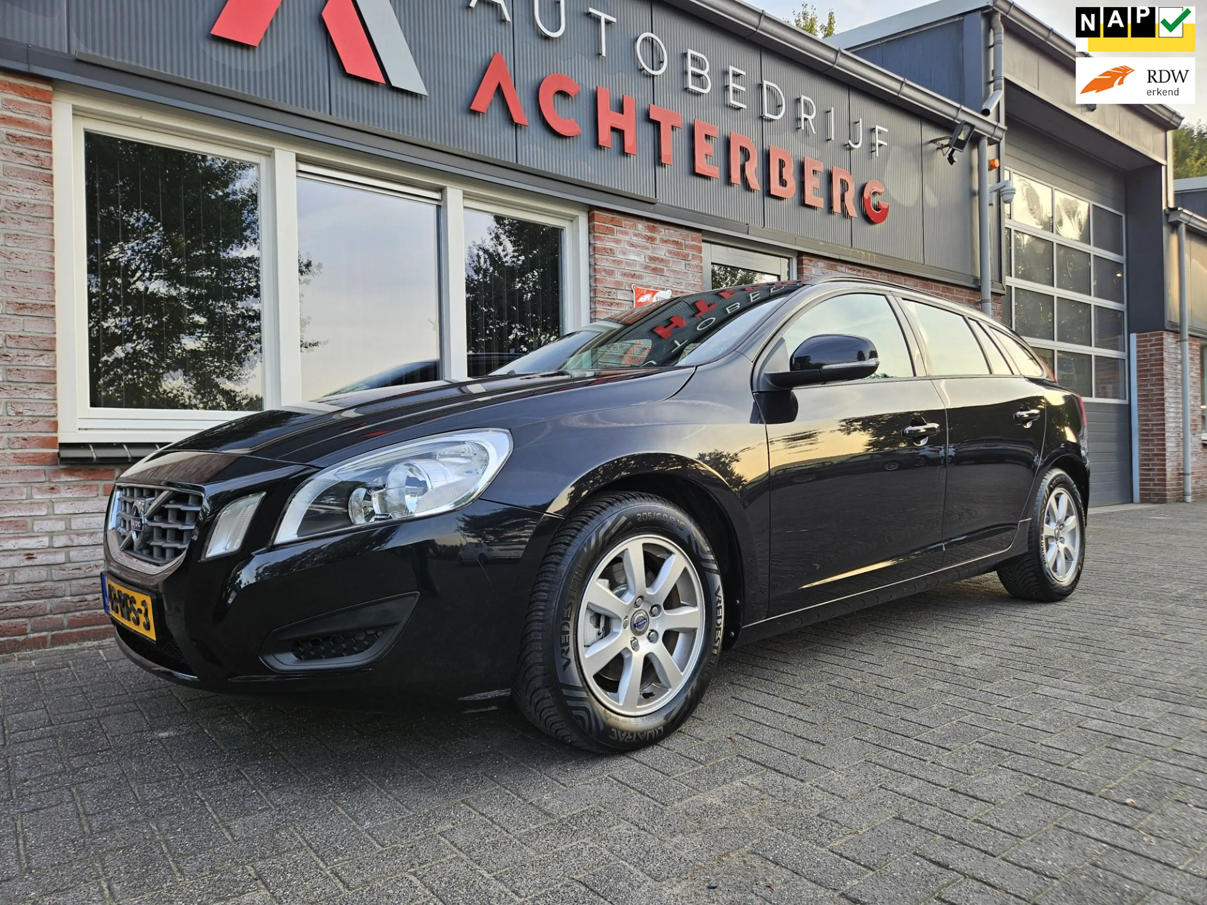Volvo V60 1.6 T3 Kinetic Trekhaak! Airco/Clima! Cruise Contr