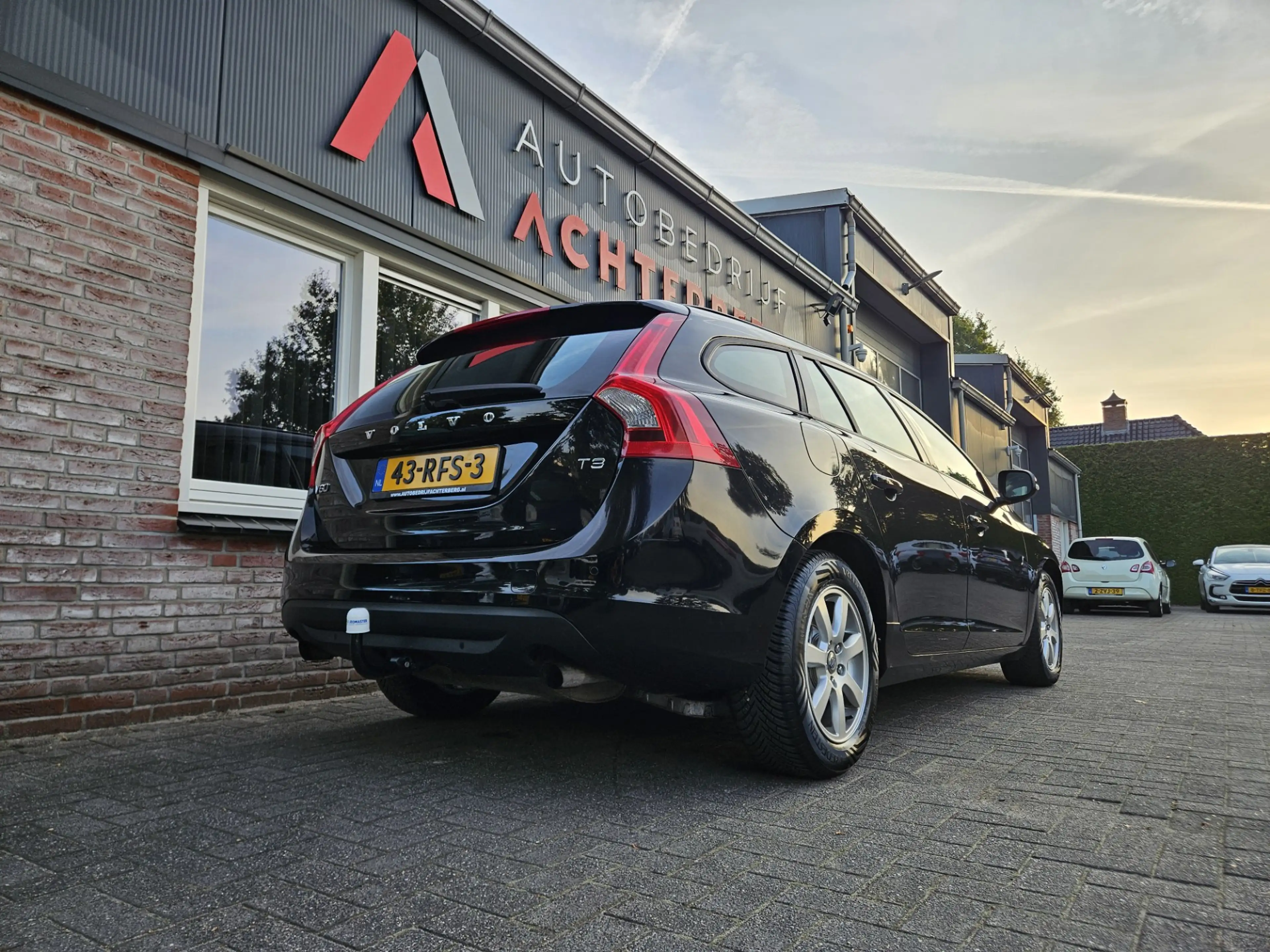 Volvo V60 1.6 T3 Kinetic Trekhaak! Airco/Clima! Cruise Contr — photo 13