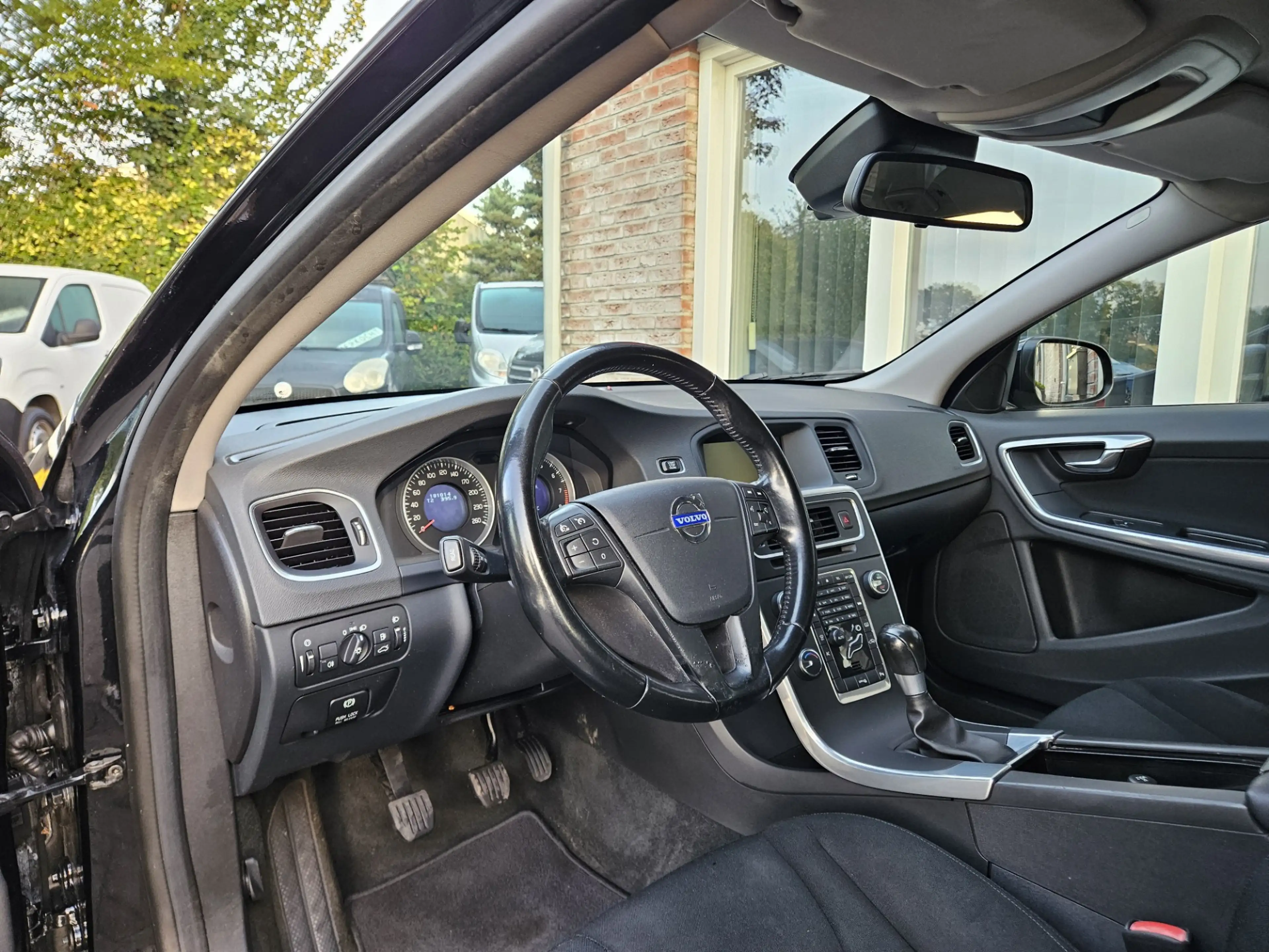 Volvo V60 1.6 T3 Kinetic Trekhaak! Airco/Clima! Cruise Contr — photo 8