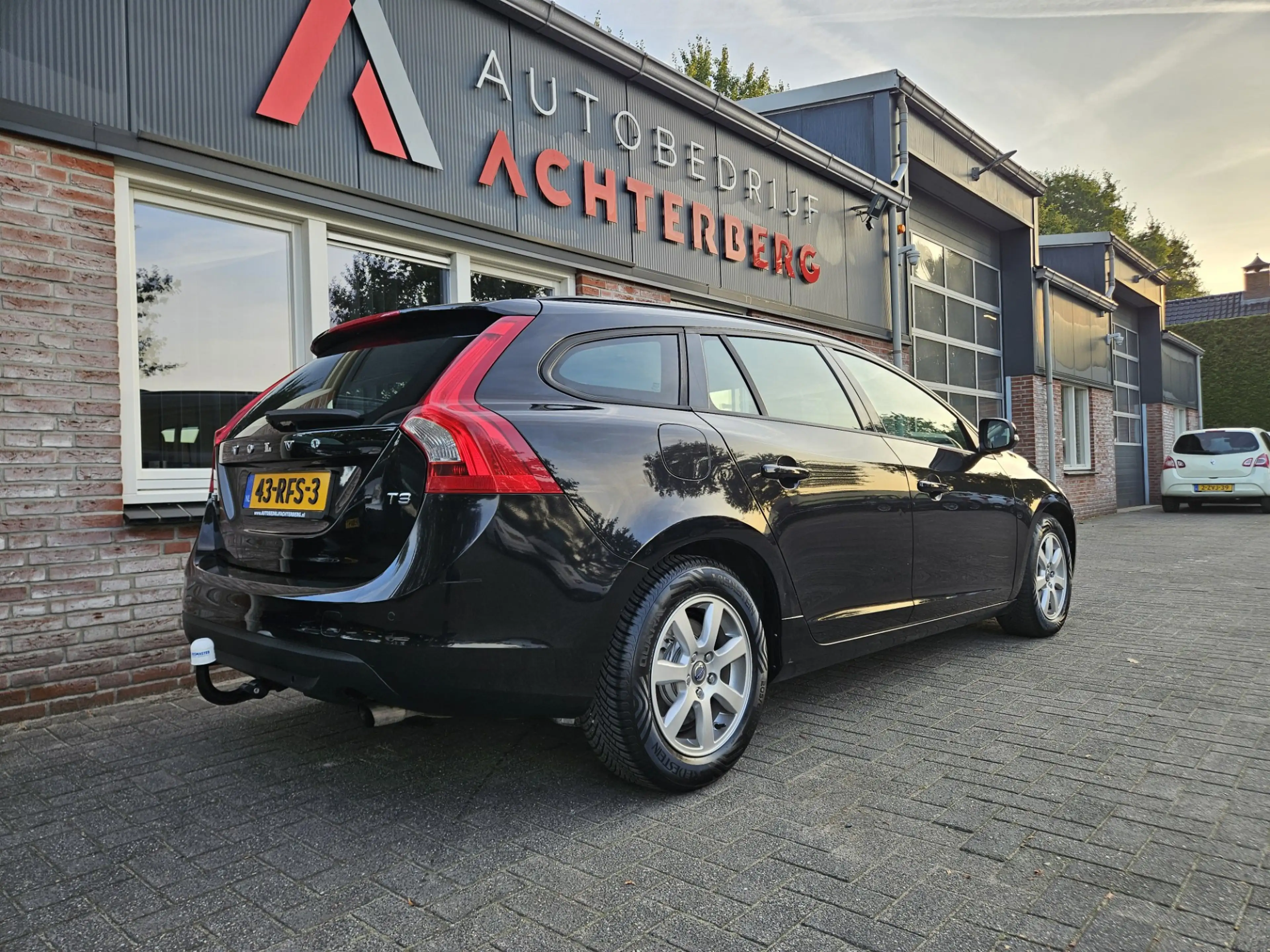 Volvo V60 1.6 T3 Kinetic Trekhaak! Airco/Clima! Cruise Contr — photo 11