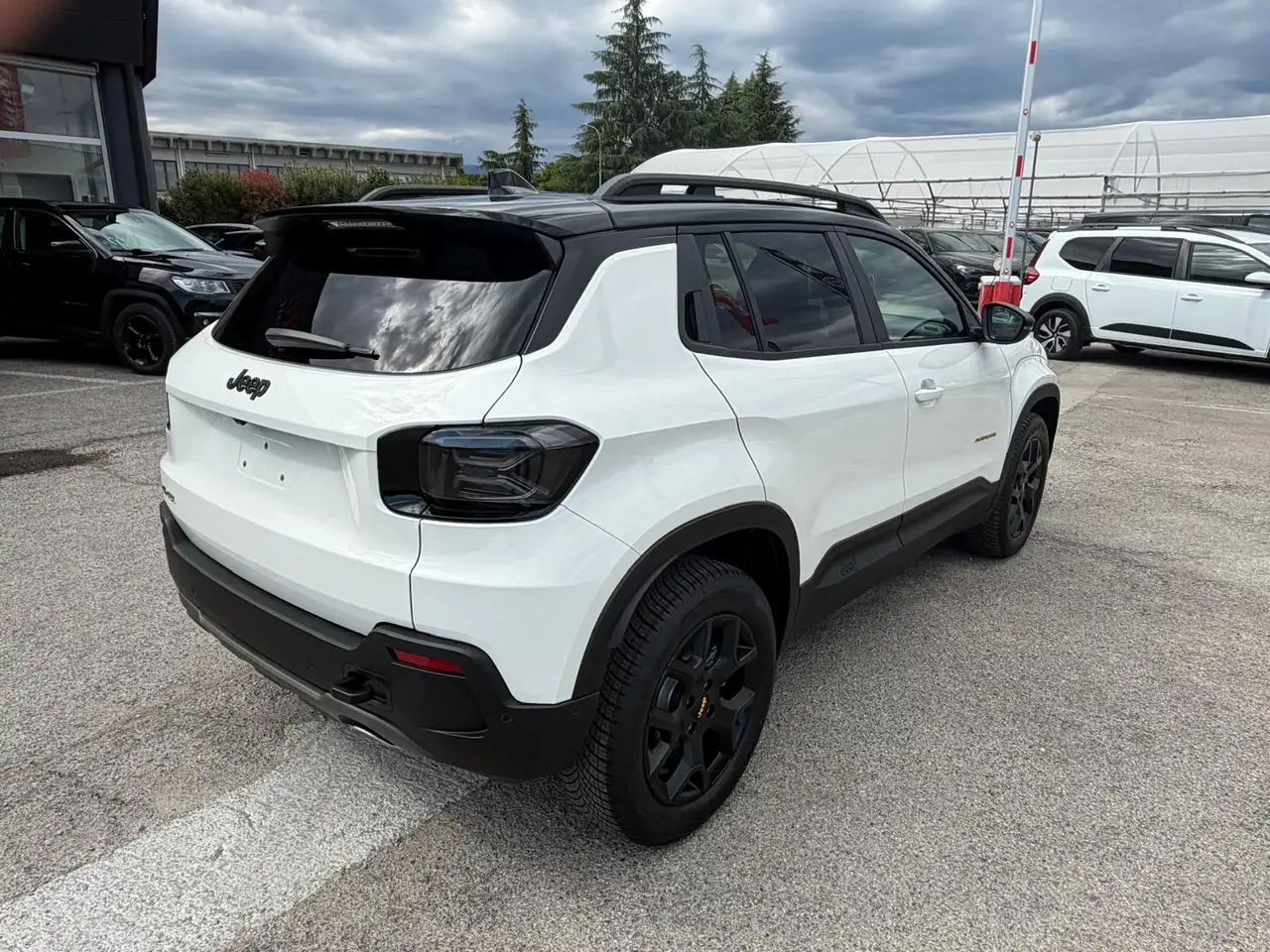 Jeep Avenger 1.2 t e-hybrid The North Face 4xe 145cv TETTO NERO 6