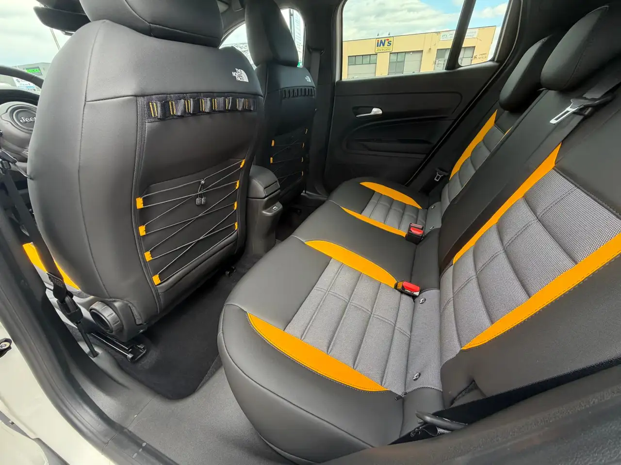 Jeep Avenger 1.2 t e-hybrid The North Face 4xe 145cv TETTO NERO 9