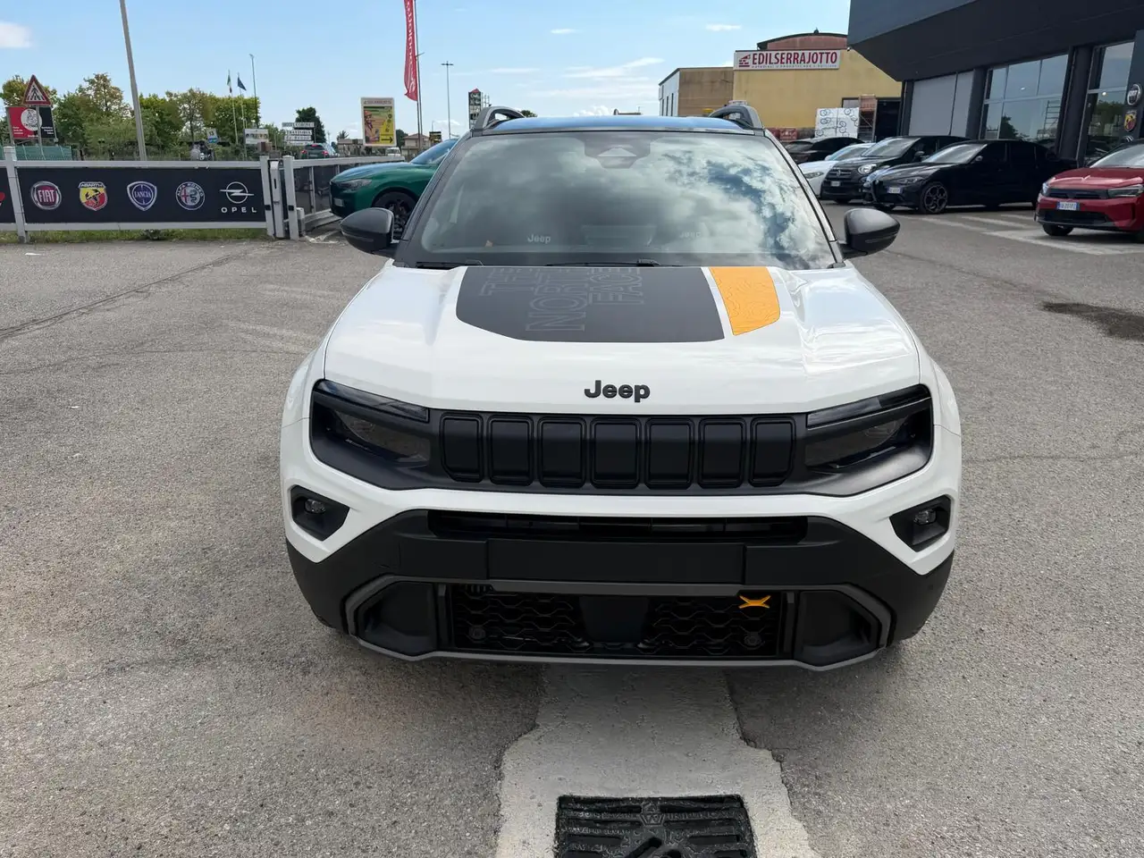 Jeep Avenger 1.2 t e-hybrid The North Face 4xe 145cv TETTO NERO 2