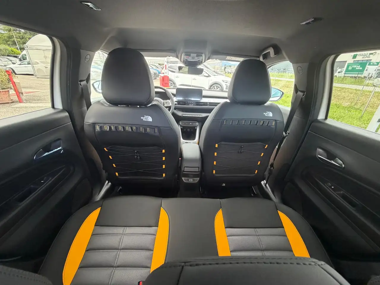 Jeep Avenger 1.2 t e-hybrid The North Face 4xe 145cv TETTO NERO 22